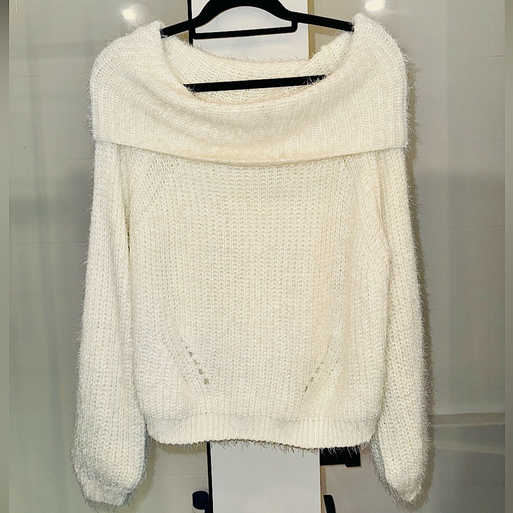 Main Strip Off the Shoulder White Sweater Size Medium/Large